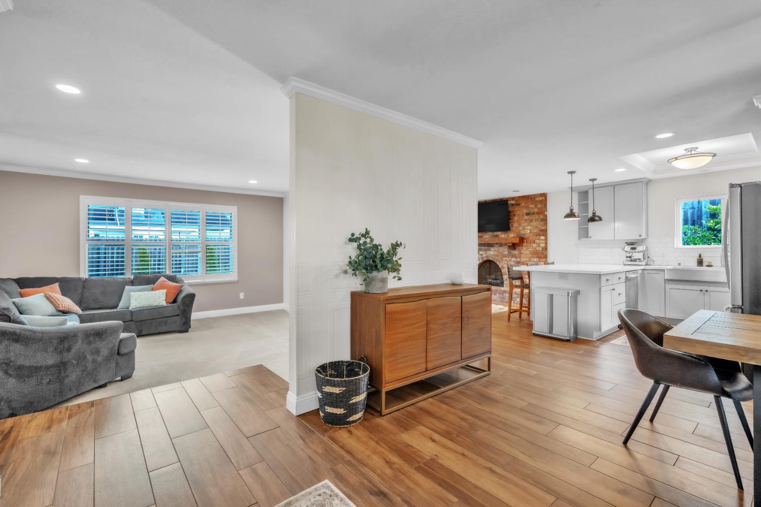 5220 Lynnadeane Court