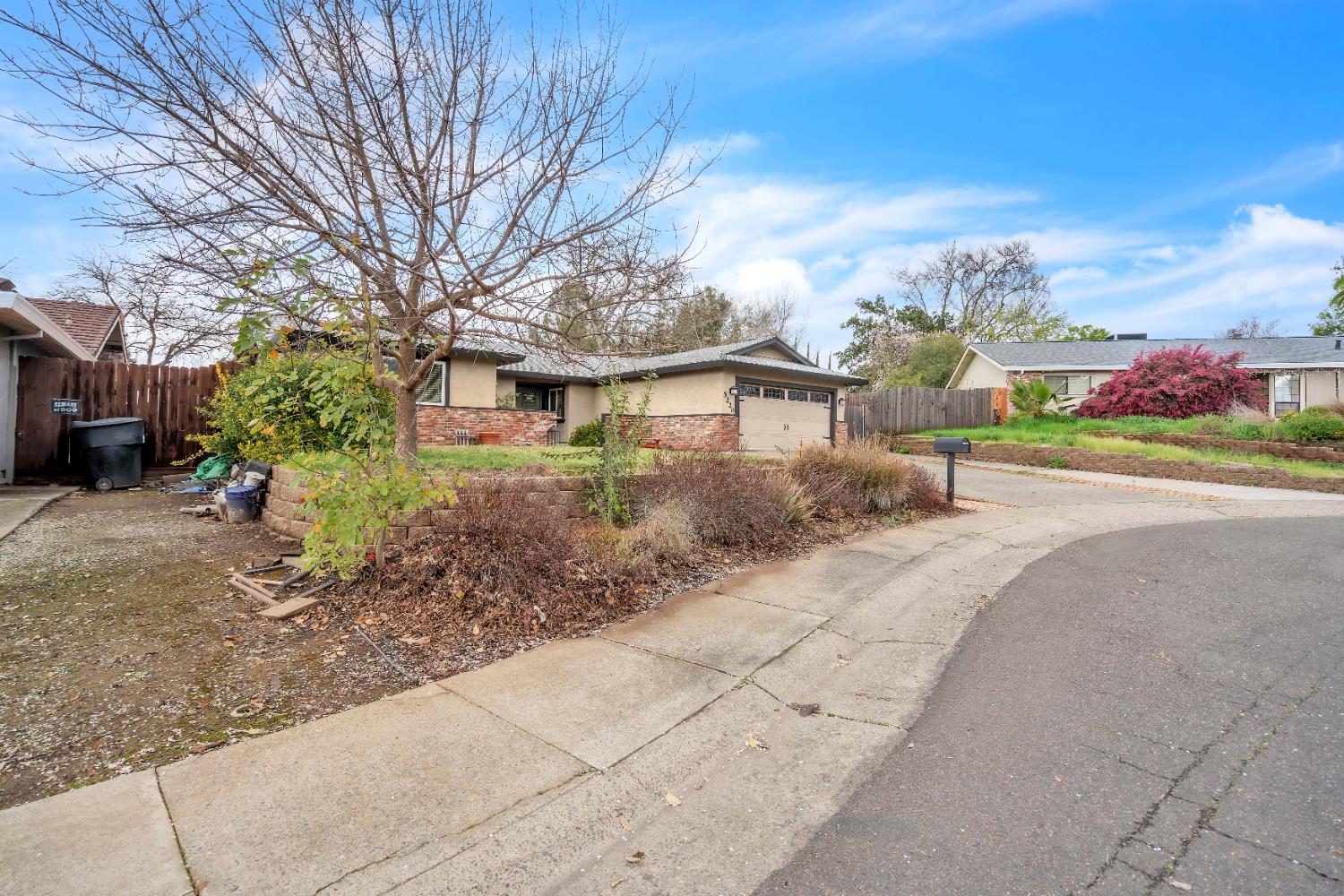 5220 Lynnadeane Court