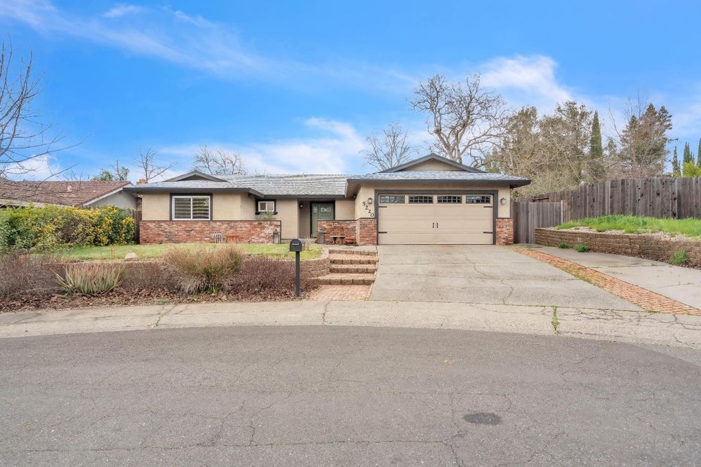 Photo of 5220 Lynnadeane Court, Carmichael, CA 95608 (MLS # 226018697)