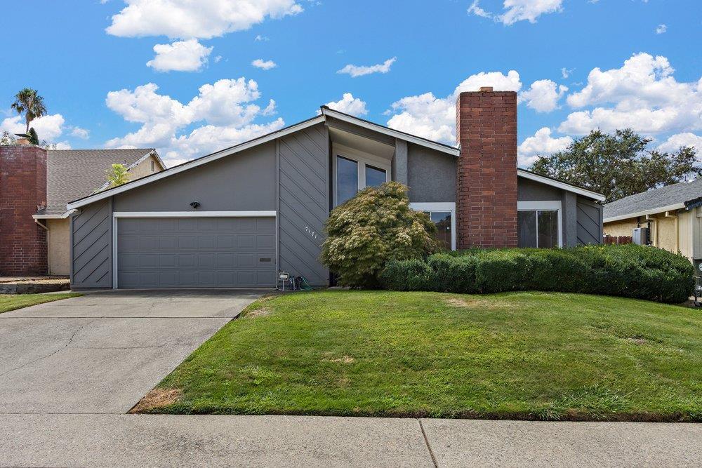 7171 Woodmore Oaks Drive