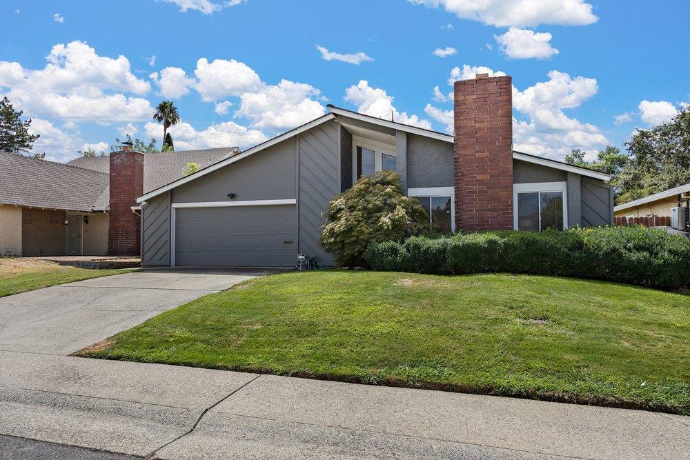 7171 Woodmore Oaks Drive