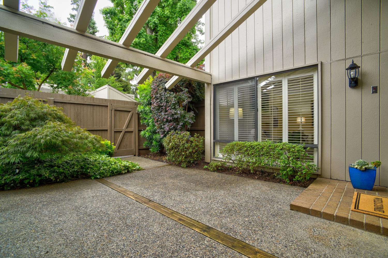 326 Elmhurst Circle
