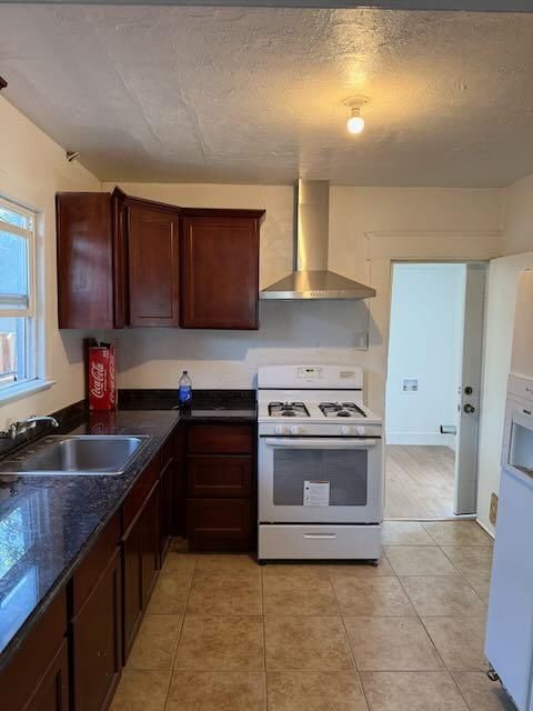 1827 S California Stockton CA 95206