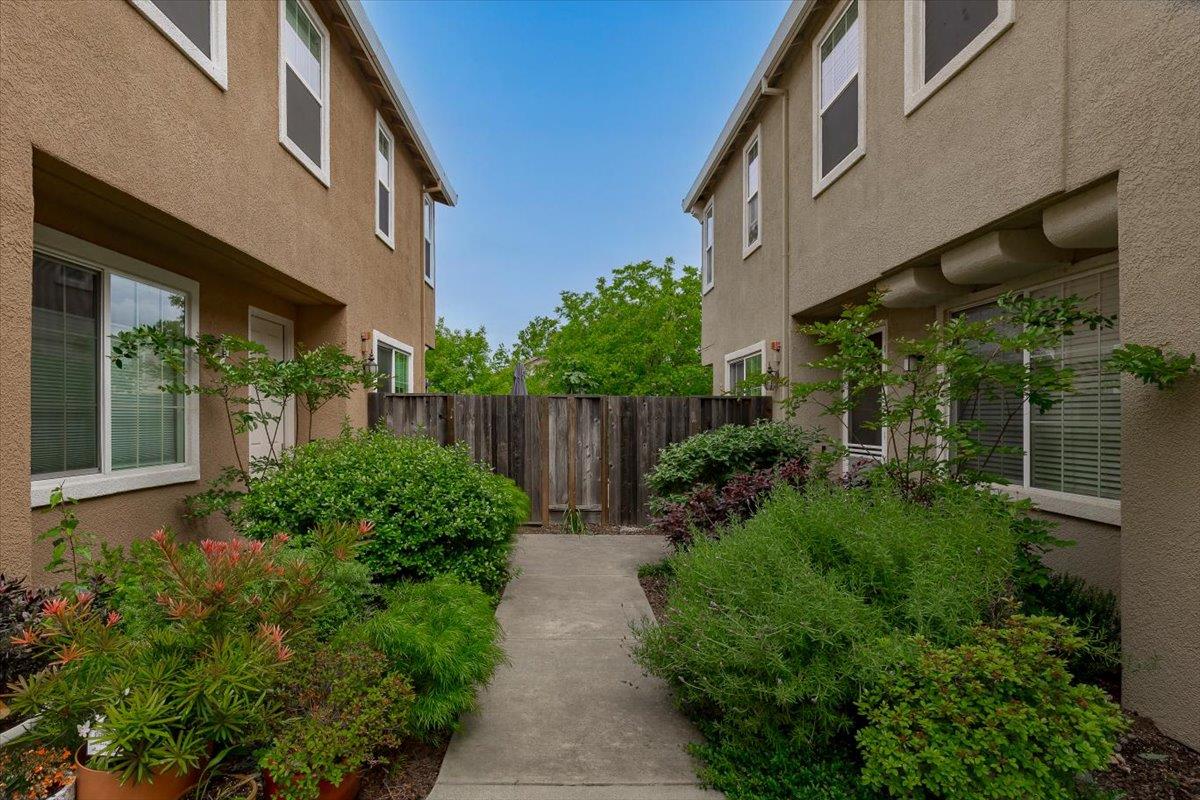 850 Sierra View Circle 1