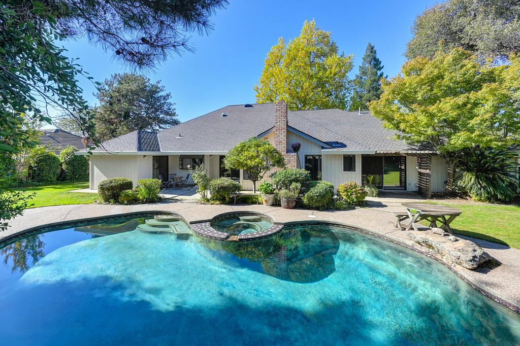 6880 Boardwalk Drive