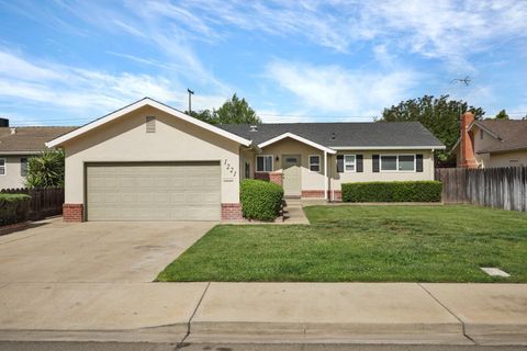 1221 S Fairmont Avenue, Lodi, CA 95240 - MLS#: 225061483