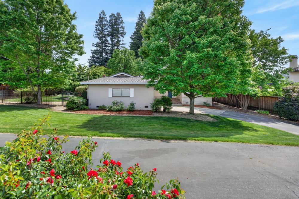 8790 Winding Way