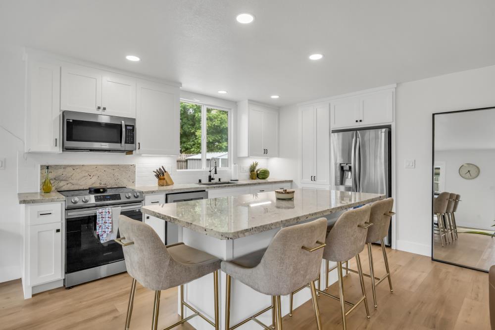9841 Beachwood Drive