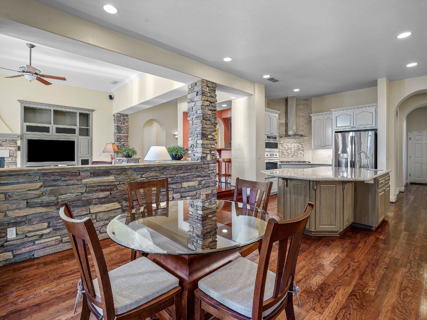 El Dorado Hills, California 95762, United States, 3 Bedrooms Bedrooms, ,3 BathroomsBathrooms,Residential,Active,242713