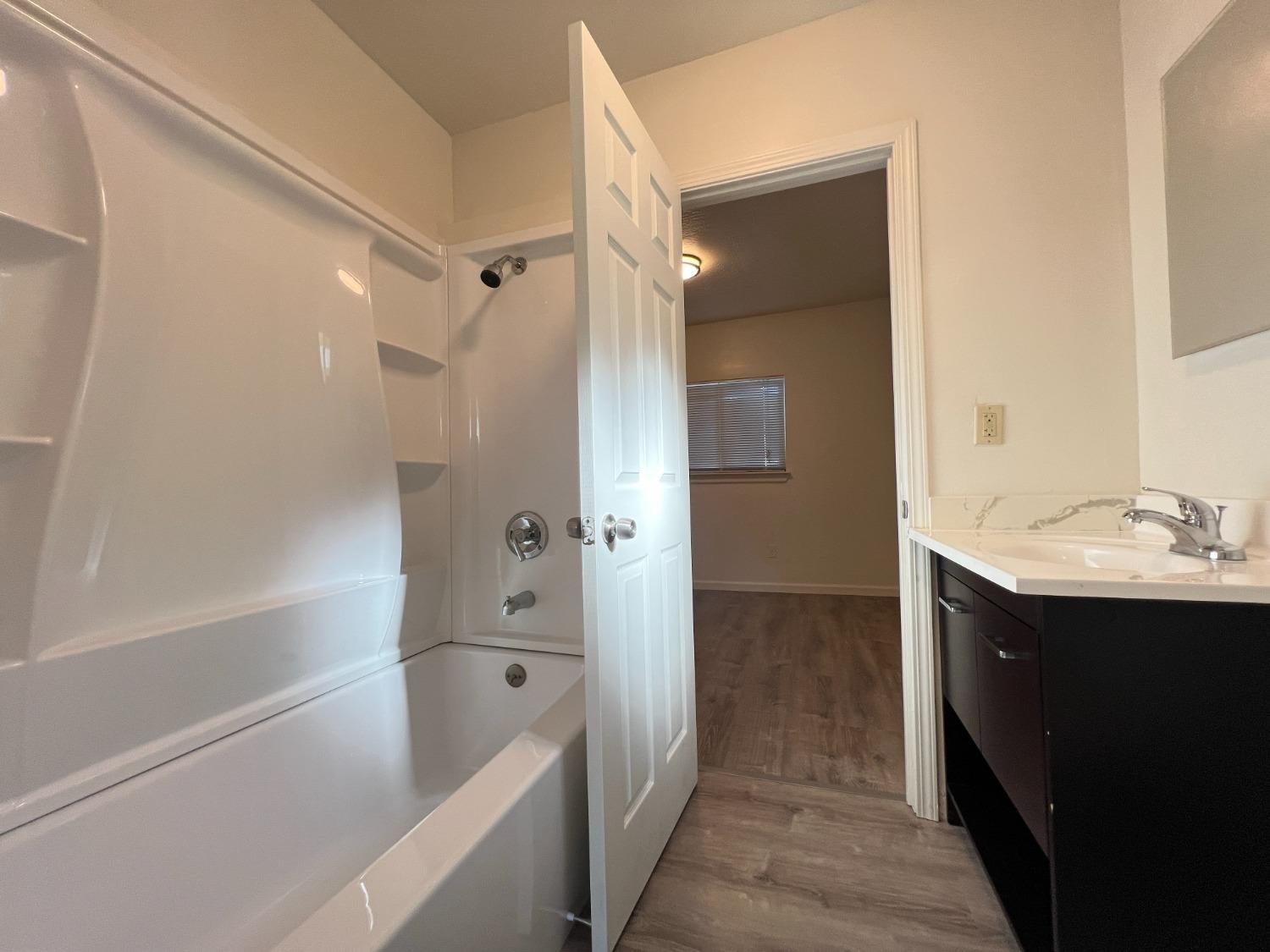 Stockton, California 95206, United States, 2 Bedrooms Bedrooms, ,1 BathroomBathrooms,Residential,Active,121391