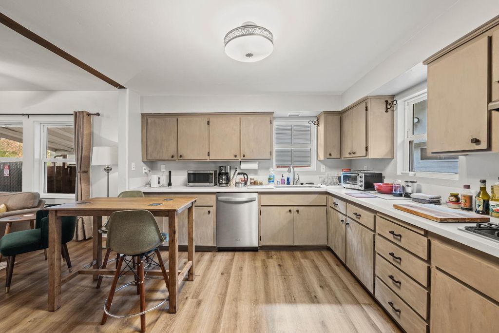 Photo of 2220 9th St, Sacramento, CA 95818 (MLS # 226006184)