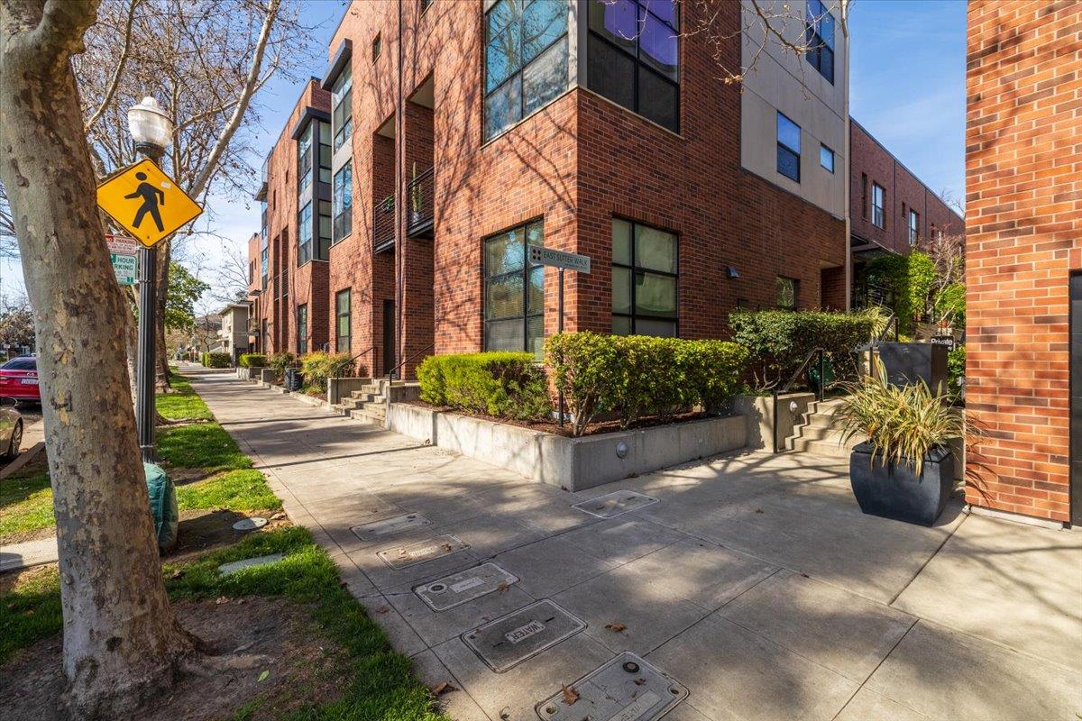 1327 E Sutter Walk