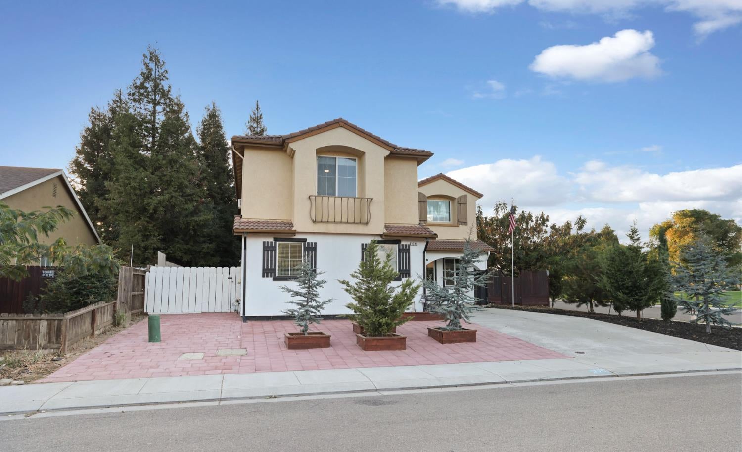 1725 Luna Bella Lane