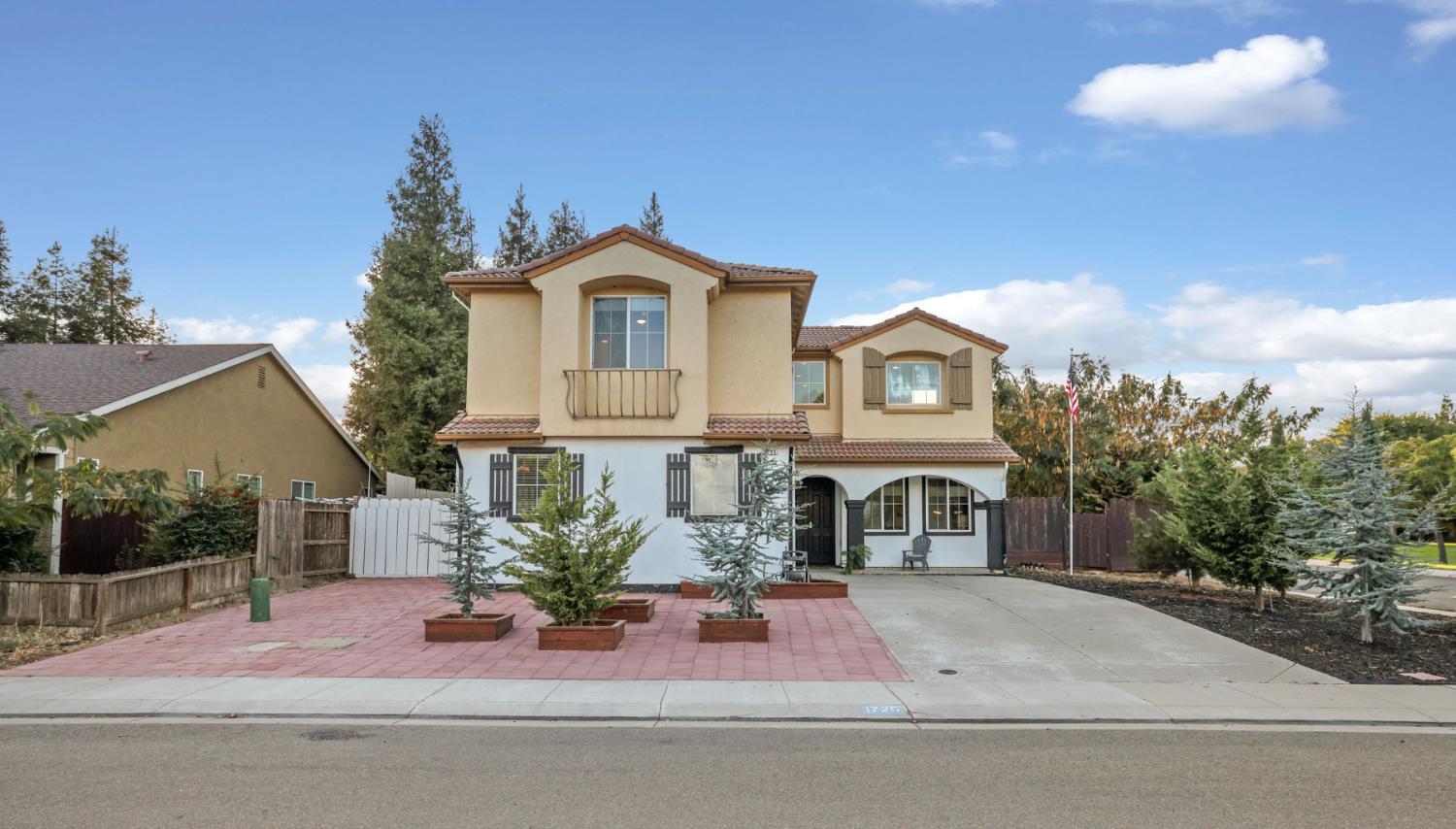 1725 Luna Bella Lane