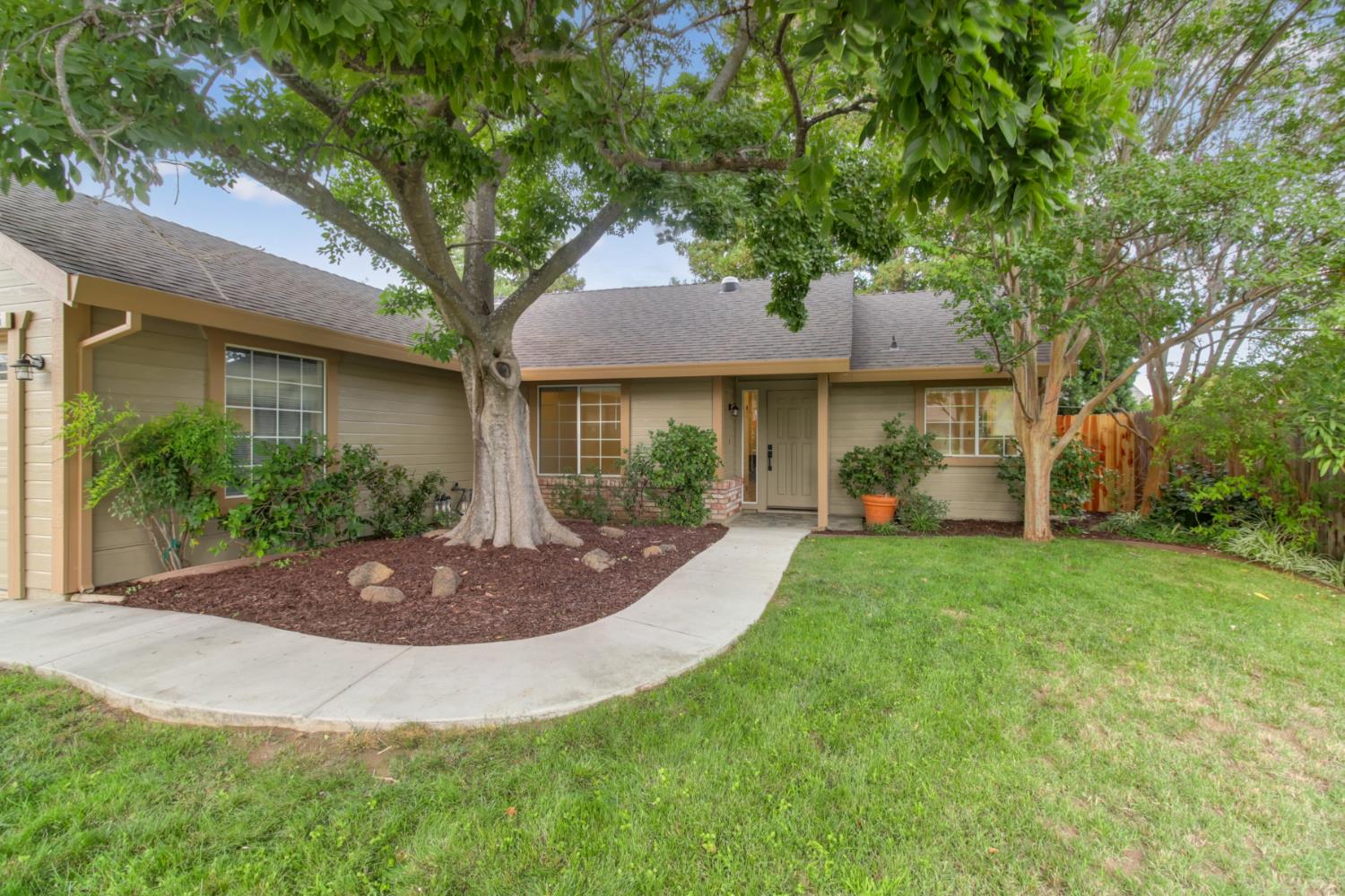 115 Rhoades Way