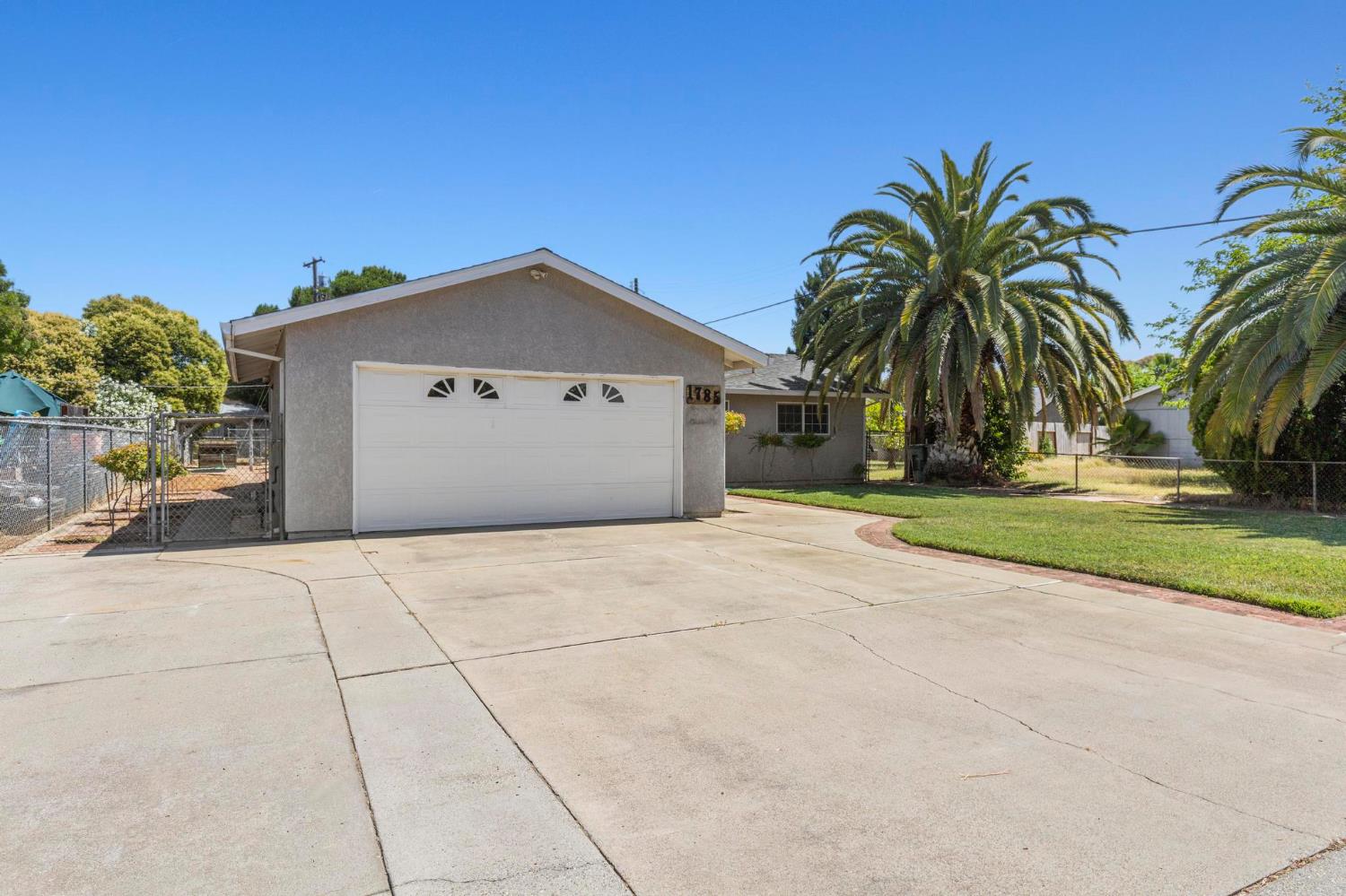 1785 Ash Way