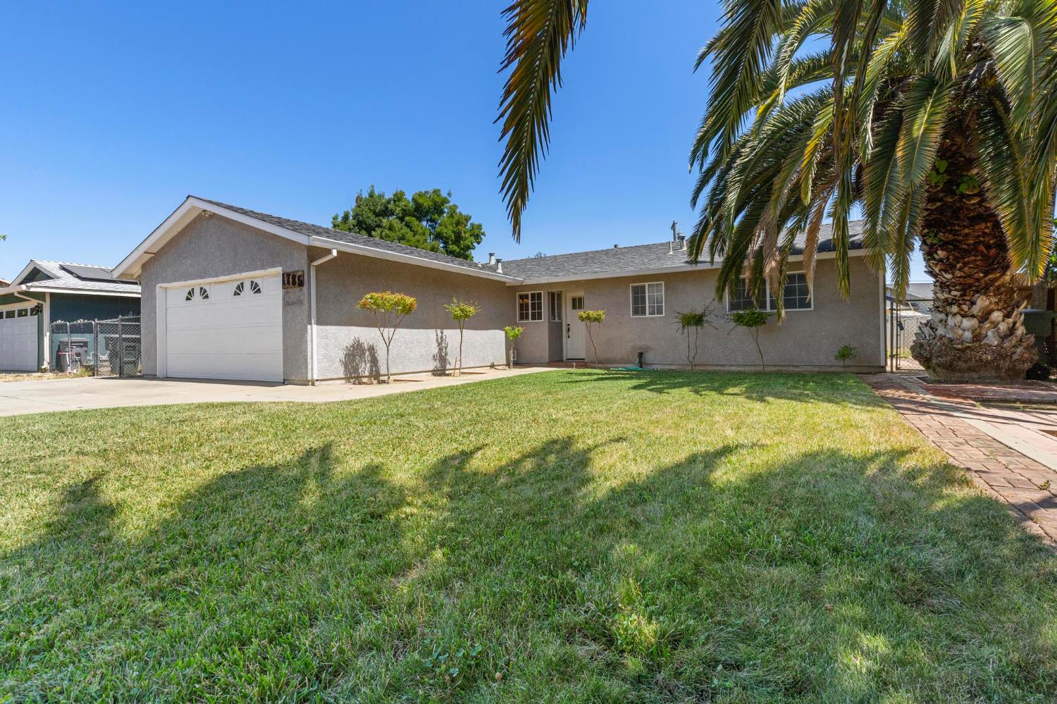 1785 Ash Way