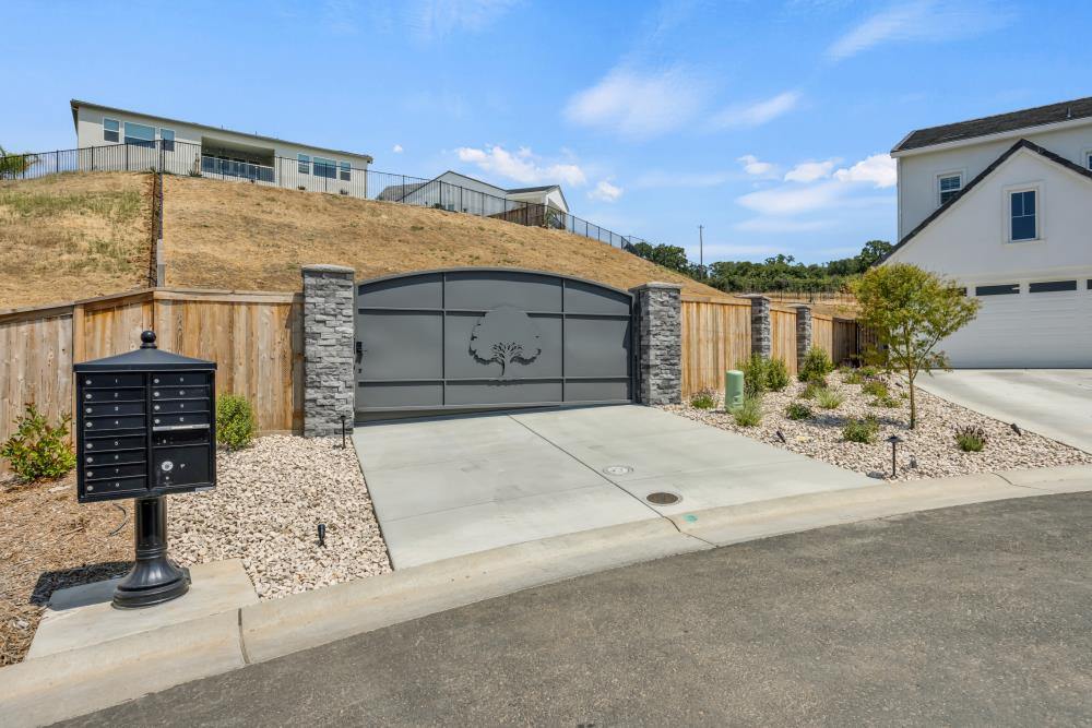 5115 Glacier Peak Drive