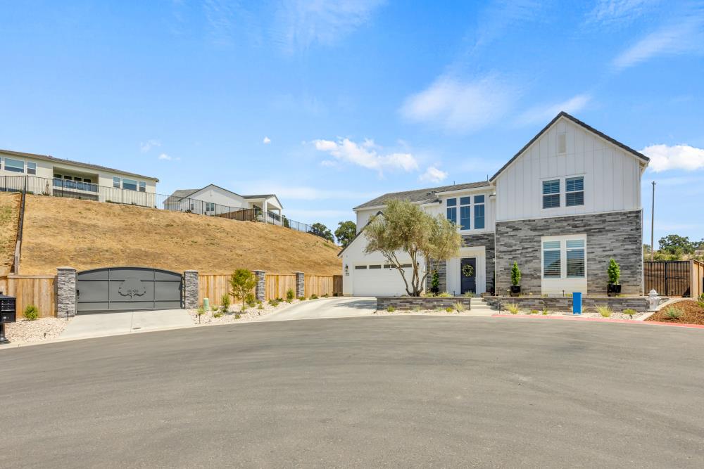 5115 Glacier Peak Drive