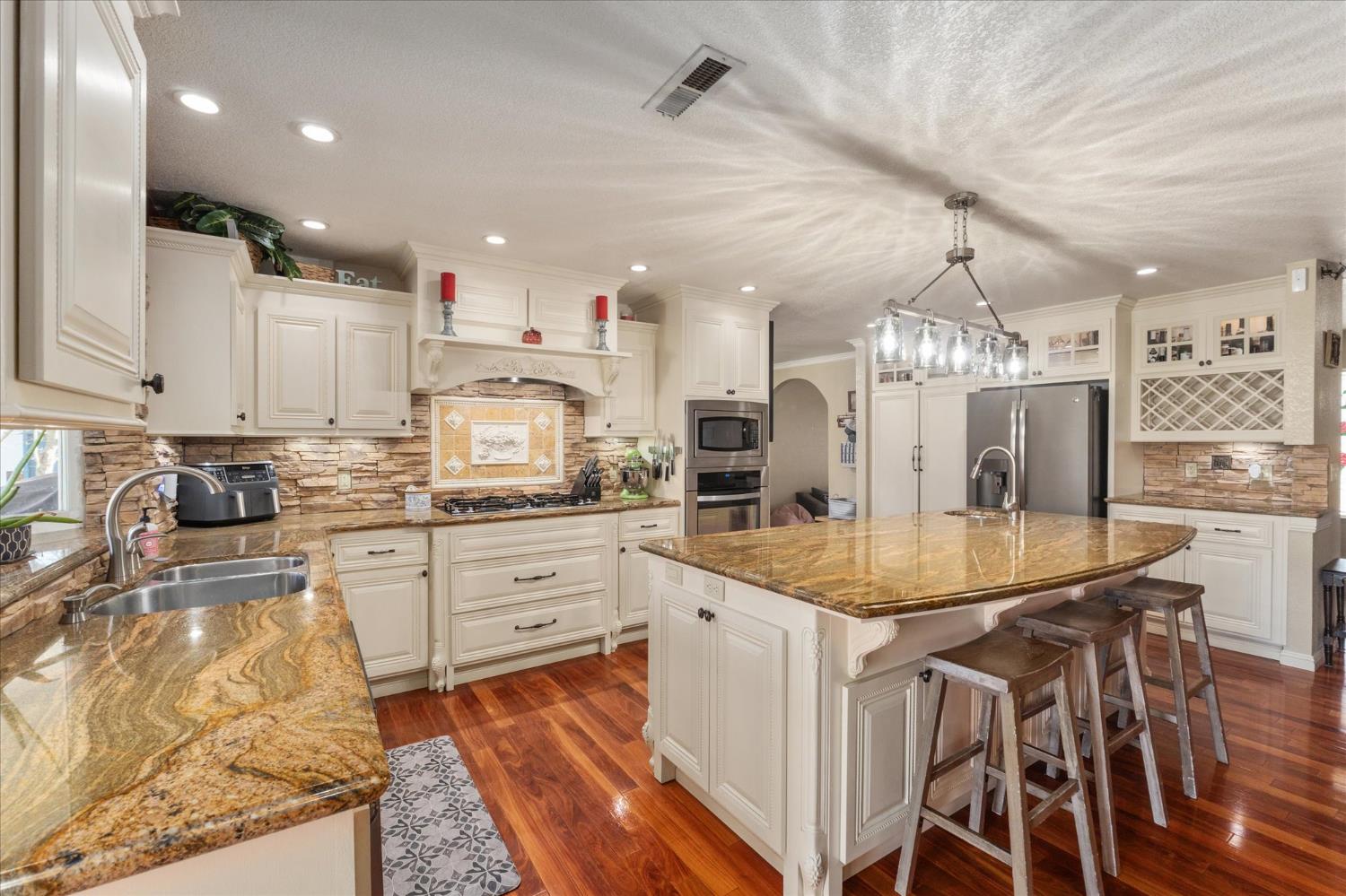 1385 Saddleback Drive