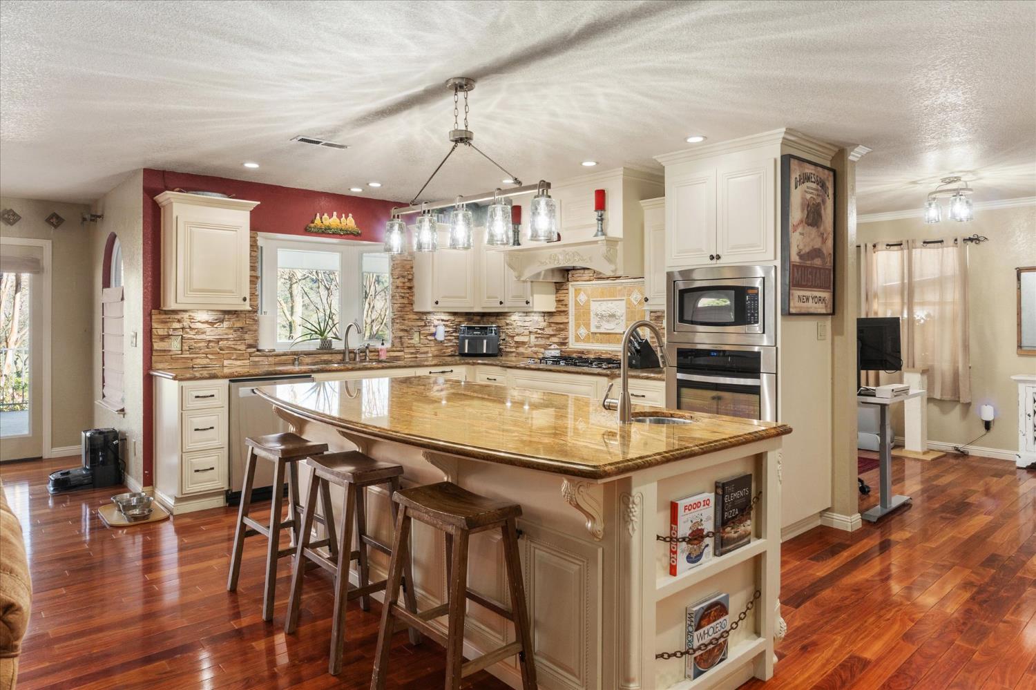 1385 Saddleback Drive