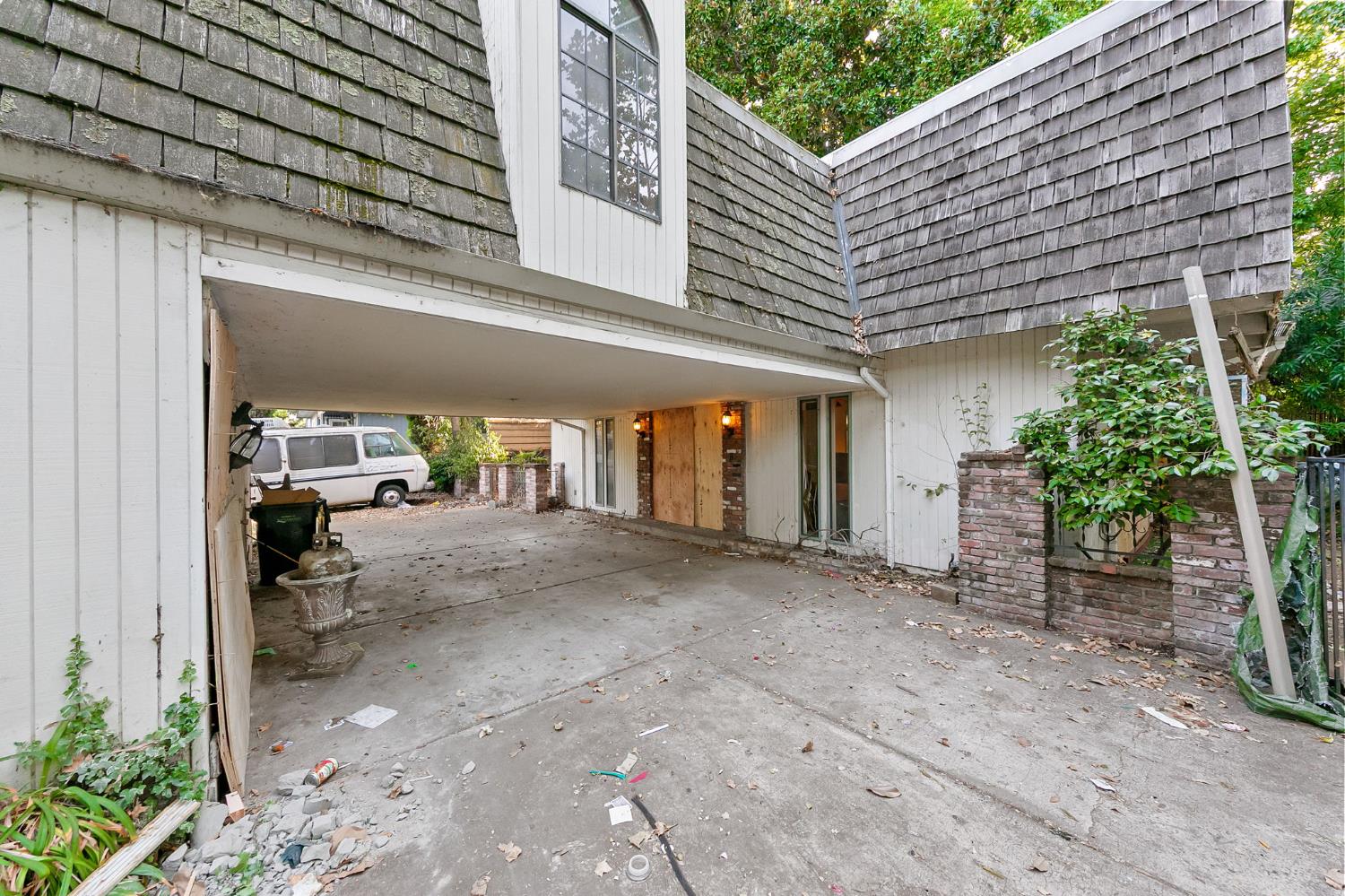 2225 Claremont Road