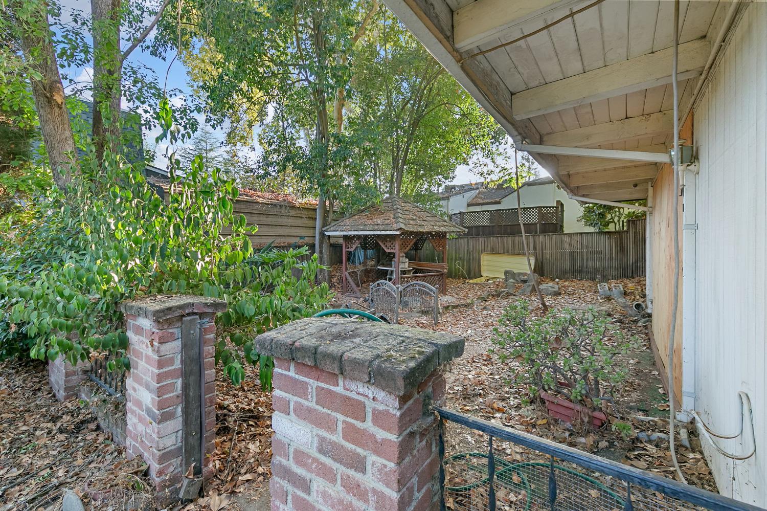 2225 Claremont Road