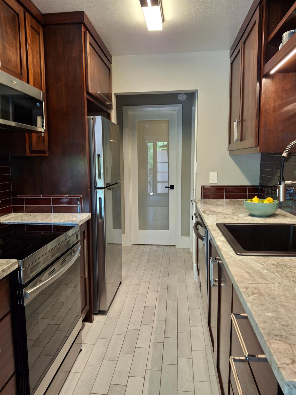 700 Woodside East Lane 6