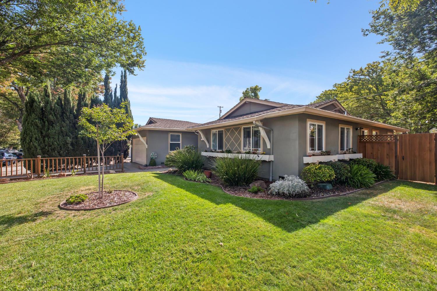 2432 Rinconada Drive