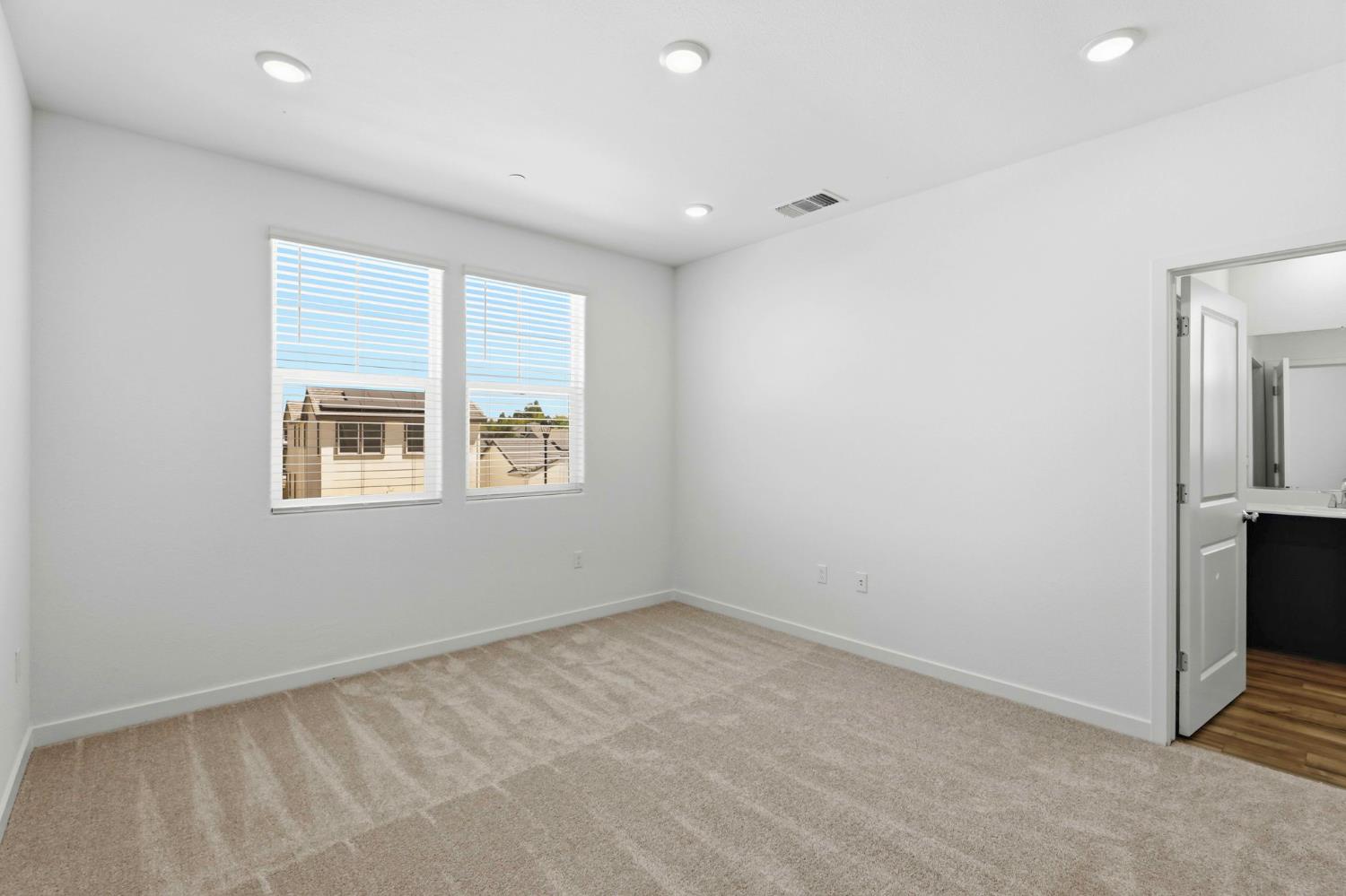 1043 Ginkgo Circle
