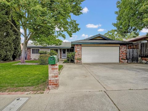 1270 E A Street, Oakdale, CA 95361 - MLS#: 225064396