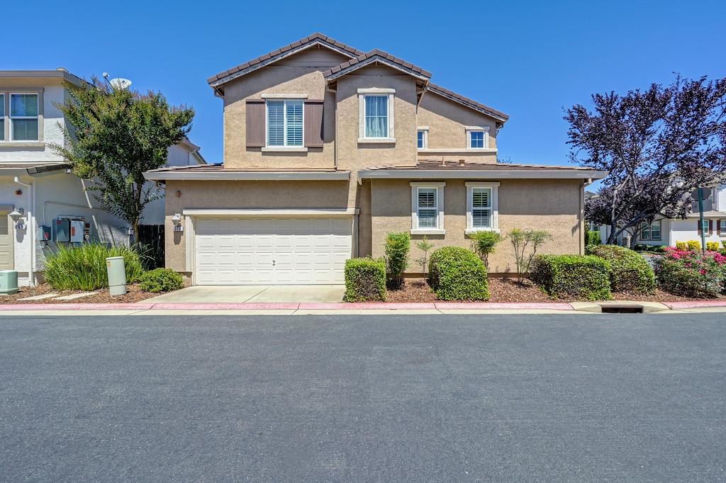 773 Courtyards Loop