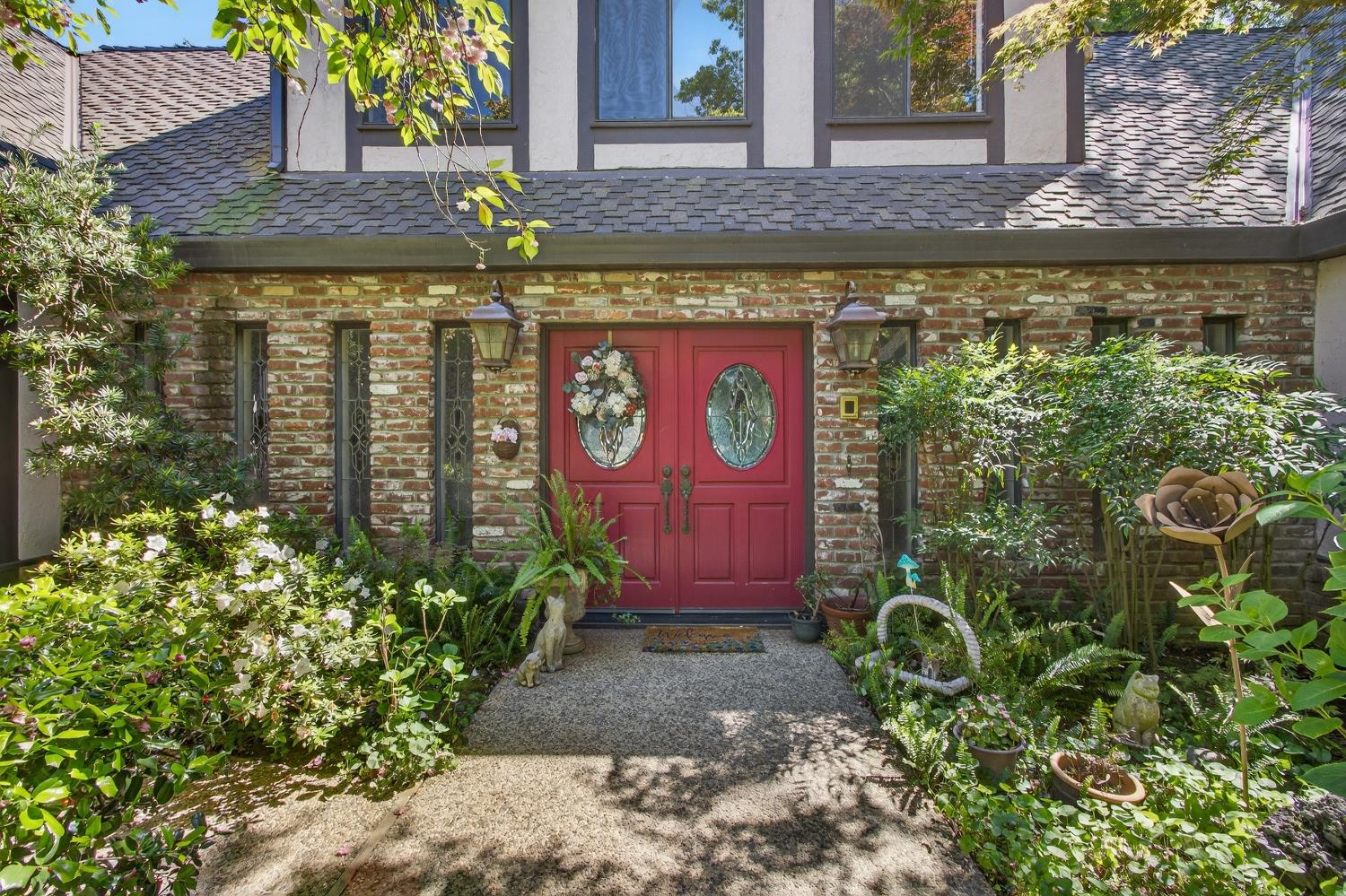 9818 Mira Del Rio Drive