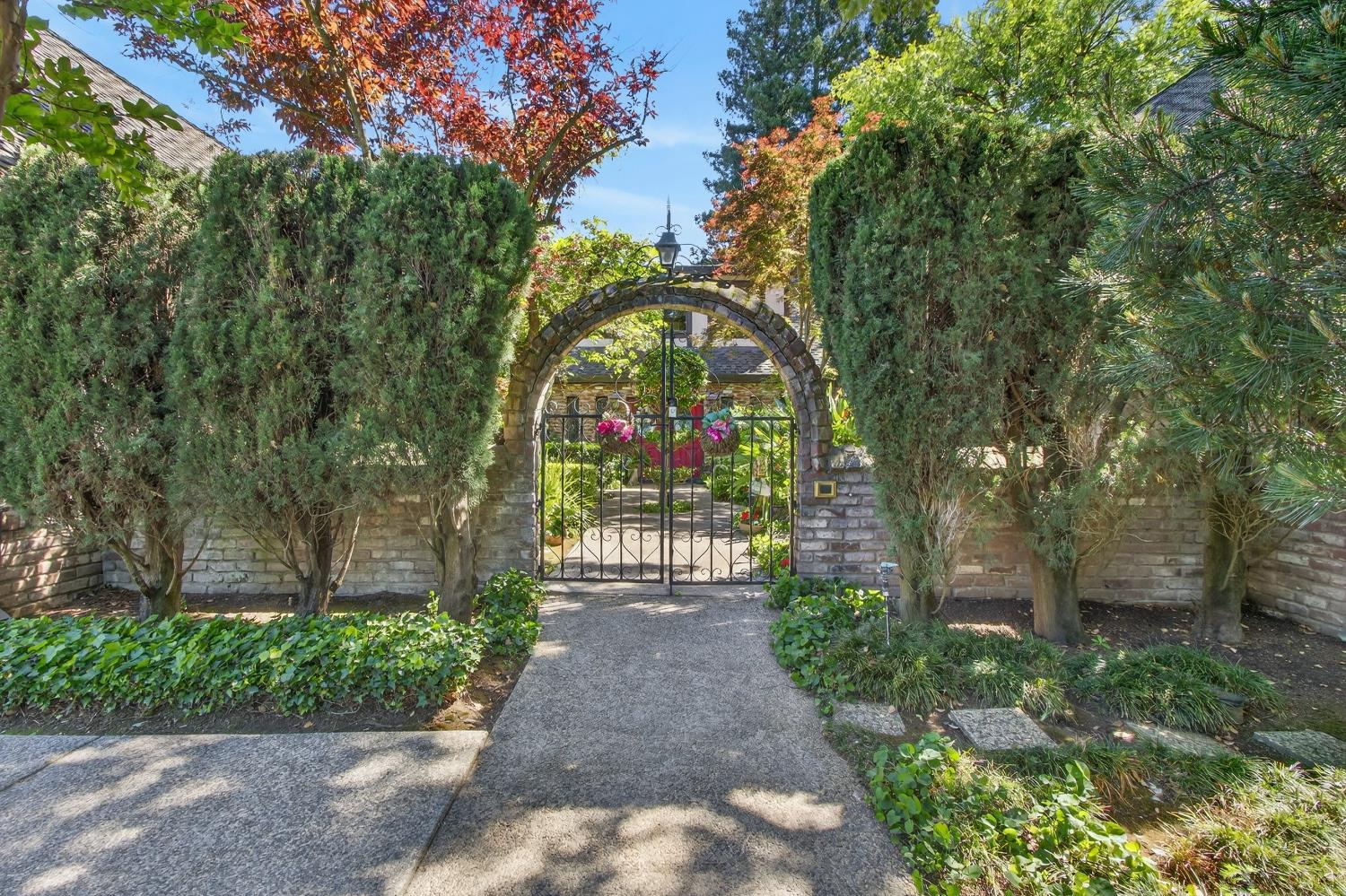 9818 Mira Del Rio Drive