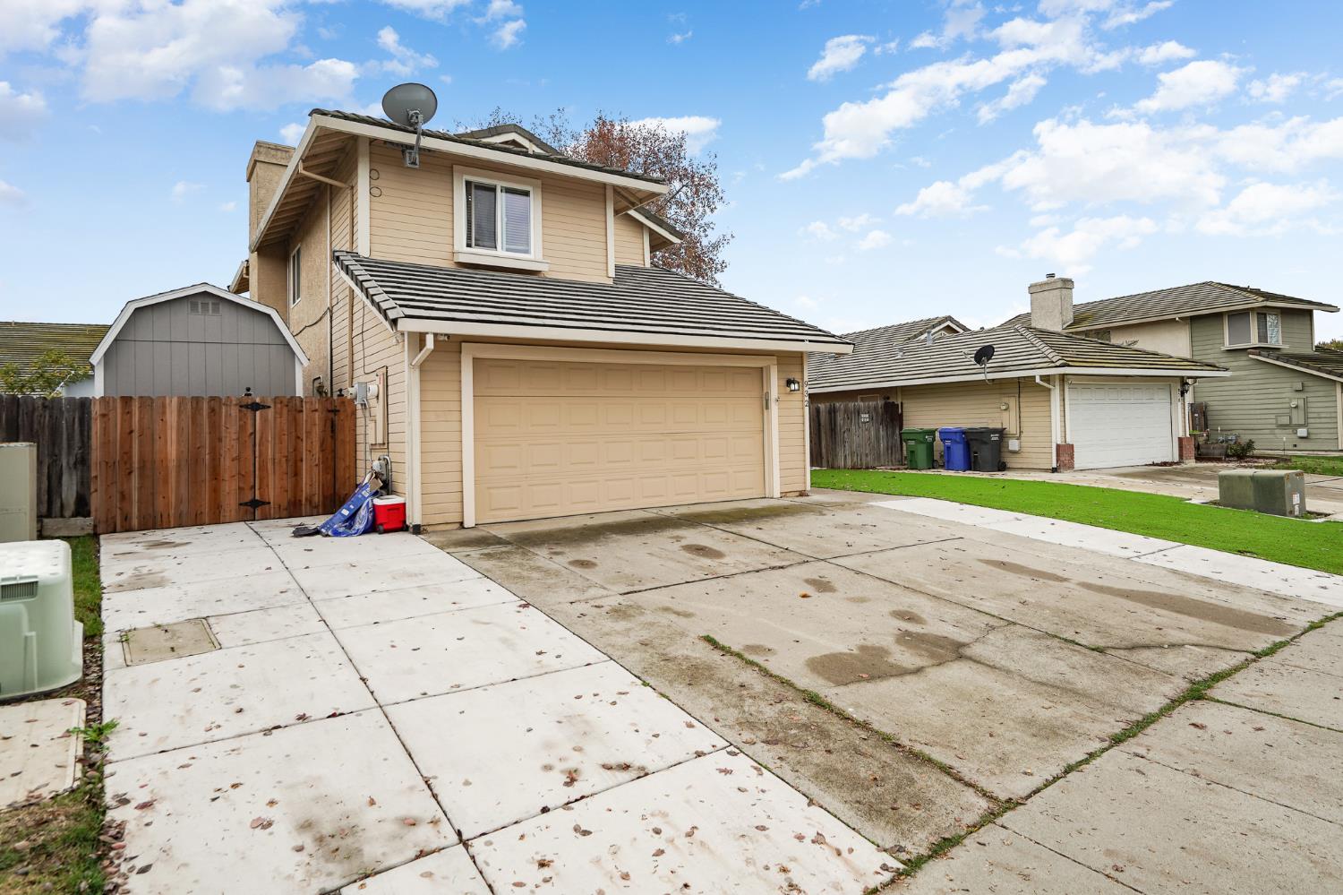 932 Vintage Oak Avenue