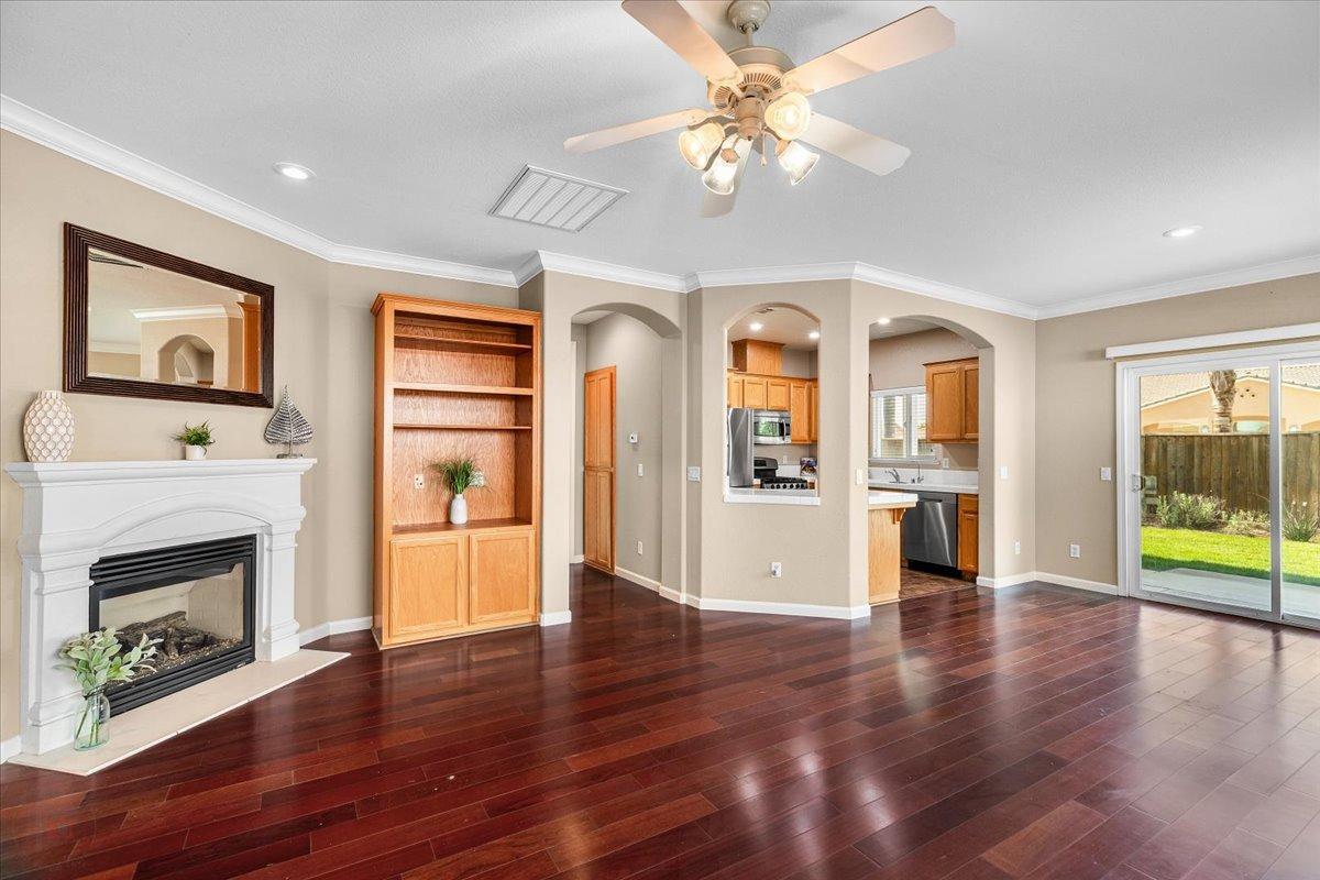 Los Banos, California 93635, United States, 3 Bedrooms Bedrooms, ,2 BathroomsBathrooms,Residential,Pending,107424