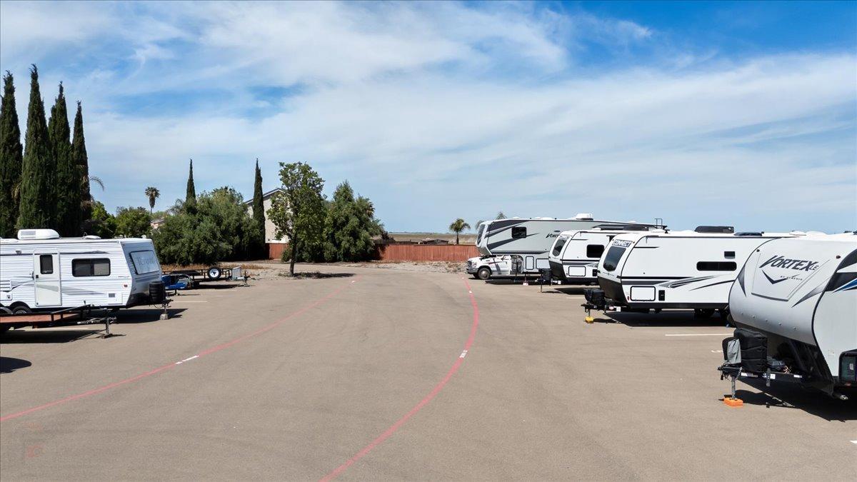 Los Banos, California 93635, United States, 3 Bedrooms Bedrooms, ,2 BathroomsBathrooms,Residential,Pending,107424