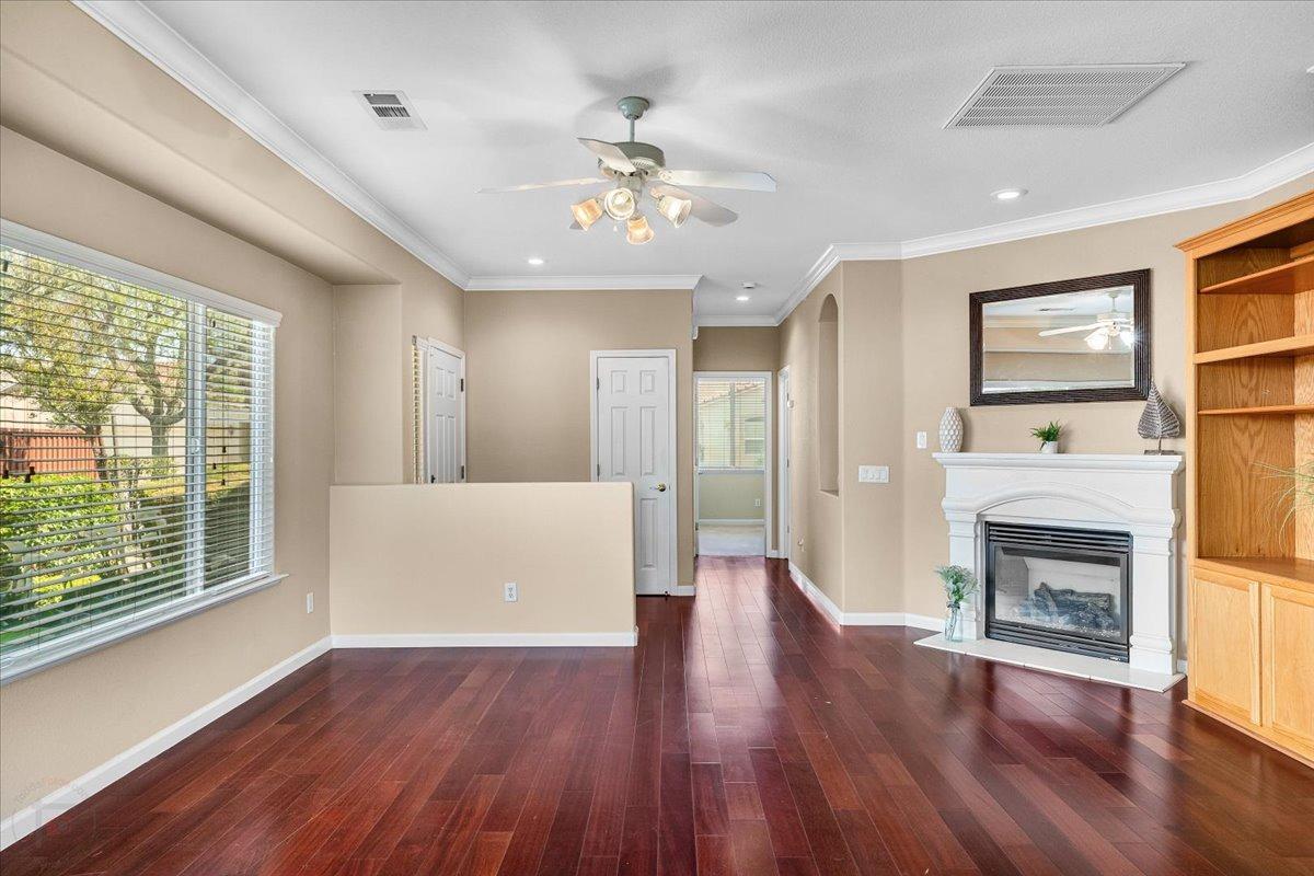 Los Banos, California 93635, United States, 3 Bedrooms Bedrooms, ,2 BathroomsBathrooms,Residential,Pending,107424