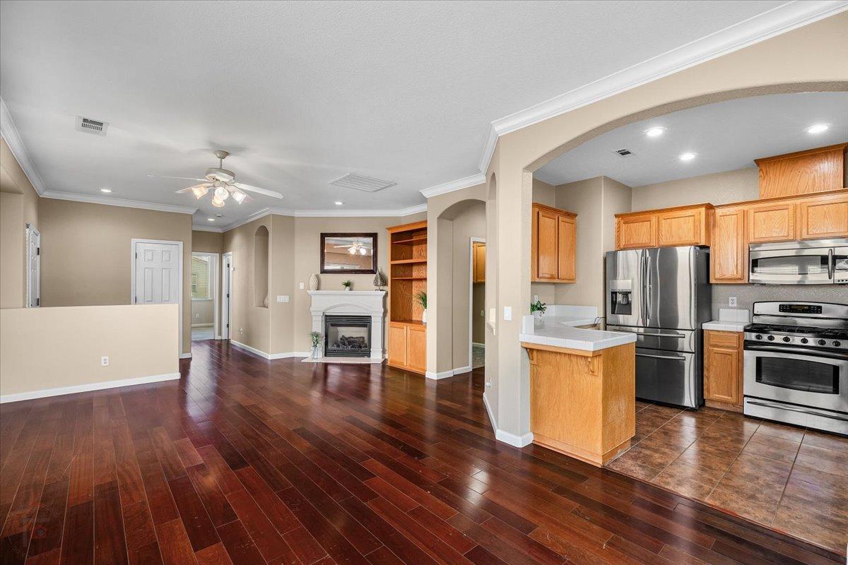 Los Banos, California 93635, United States, 3 Bedrooms Bedrooms, ,2 BathroomsBathrooms,Residential,Pending,107424