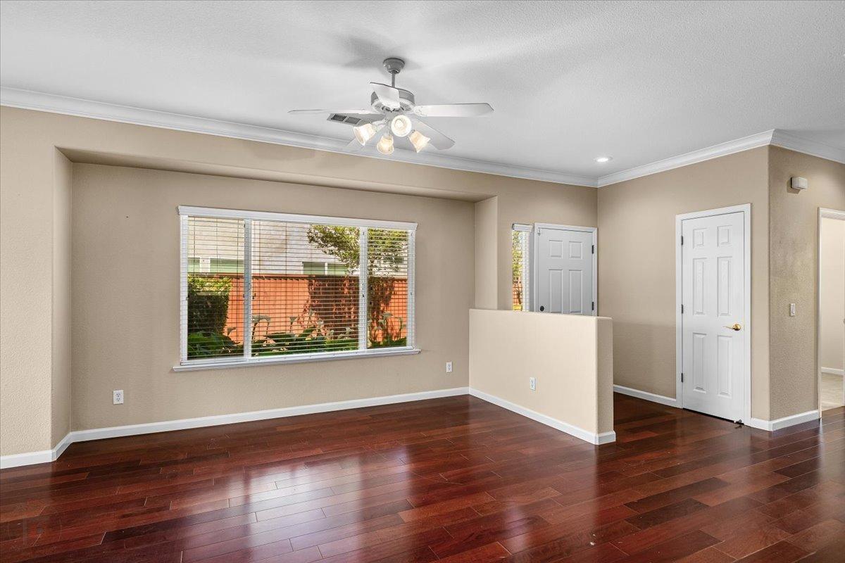 Los Banos, California 93635, United States, 3 Bedrooms Bedrooms, ,2 BathroomsBathrooms,Residential,Pending,107424