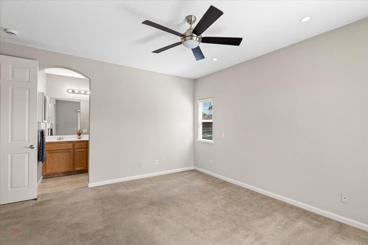 Los Banos, California 93635, United States, 3 Bedrooms Bedrooms, ,2 BathroomsBathrooms,Residential,Pending,107424