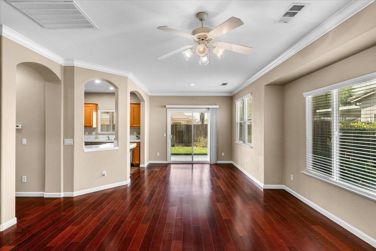 Los Banos, California 93635, United States, 3 Bedrooms Bedrooms, ,2 BathroomsBathrooms,Residential,Pending,107424