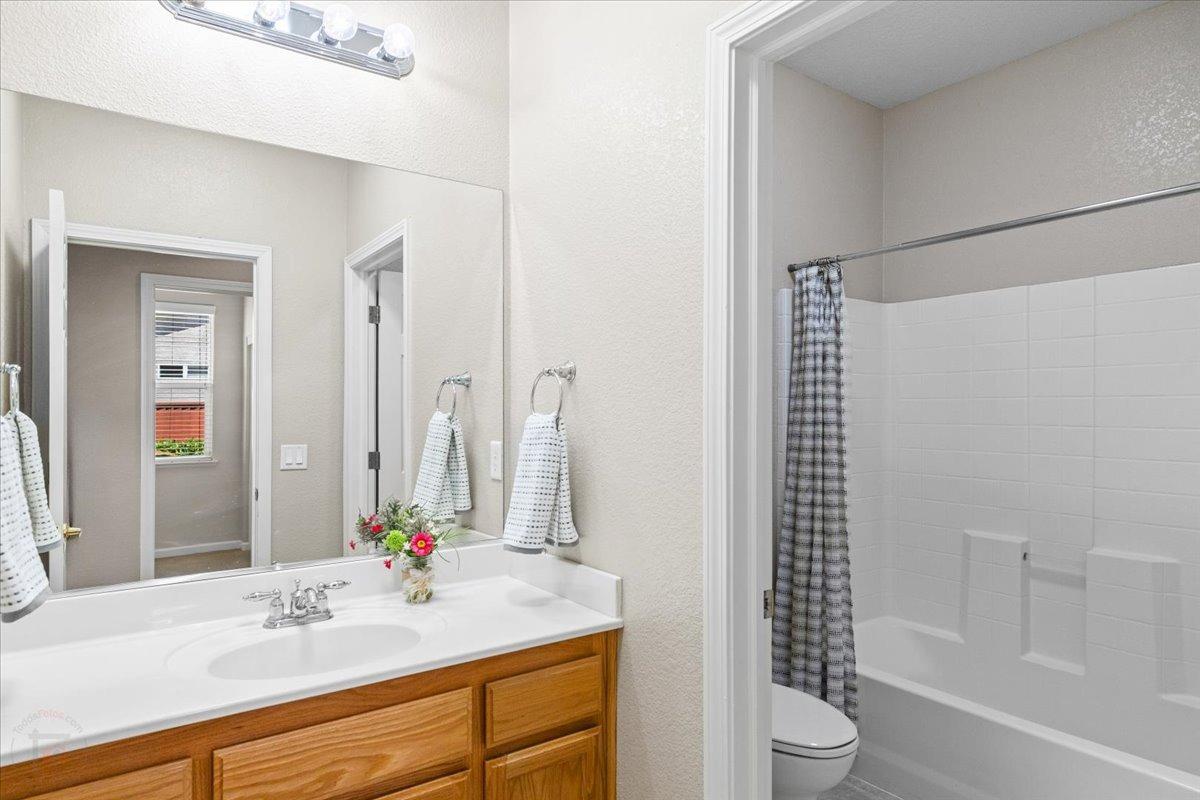 Los Banos, California 93635, United States, 3 Bedrooms Bedrooms, ,2 BathroomsBathrooms,Residential,Pending,107424