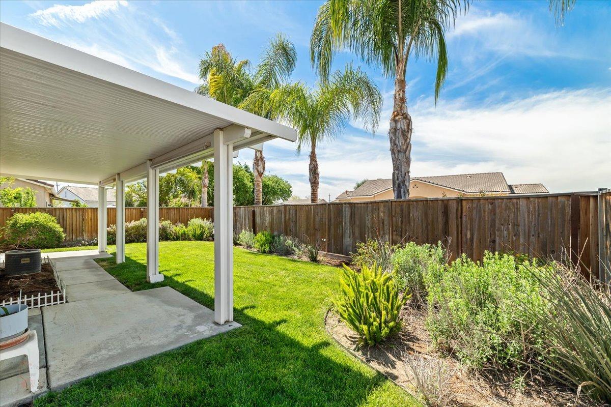 Los Banos, California 93635, United States, 3 Bedrooms Bedrooms, ,2 BathroomsBathrooms,Residential,Pending,107424