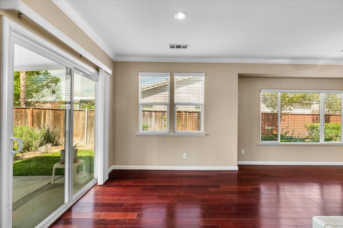 Los Banos, California 93635, United States, 3 Bedrooms Bedrooms, ,2 BathroomsBathrooms,Residential,Pending,107424