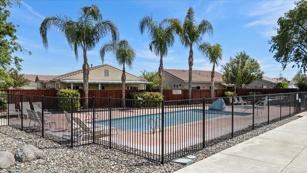 Los Banos, California 93635, United States, 3 Bedrooms Bedrooms, ,2 BathroomsBathrooms,Residential,Pending,107424