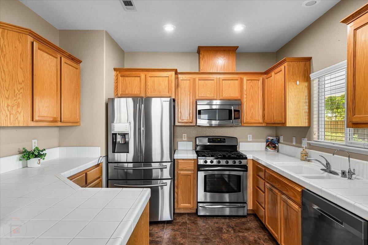 Los Banos, California 93635, United States, 3 Bedrooms Bedrooms, ,2 BathroomsBathrooms,Residential,Pending,107424