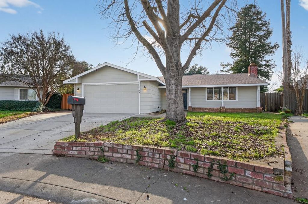 Photo of 9164 NE Brian Court, Sacramento, CA 95826 (MLS # 226007488)