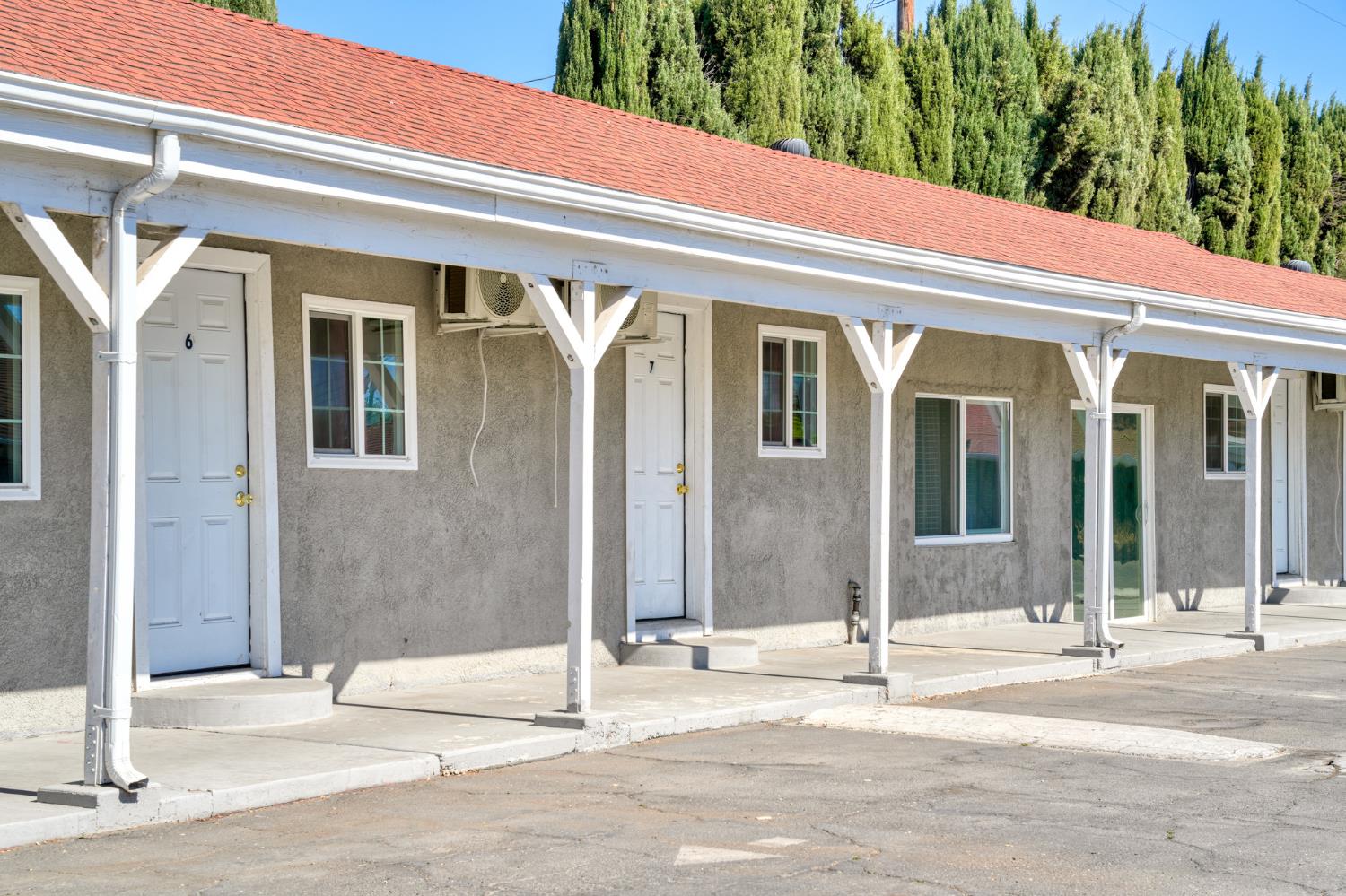 1506 S Mariposa Road