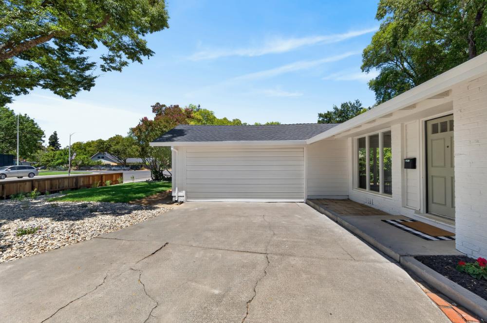 788 Elmwood Drive